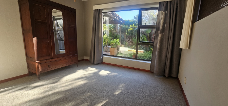 6 Bedroom Property for Sale in Middedorp Western Cape